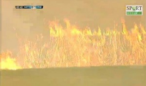La tribune des supporters du Botev Plovdiv en feu lors de la finale de Coupe de Bulgarie. (DR) 