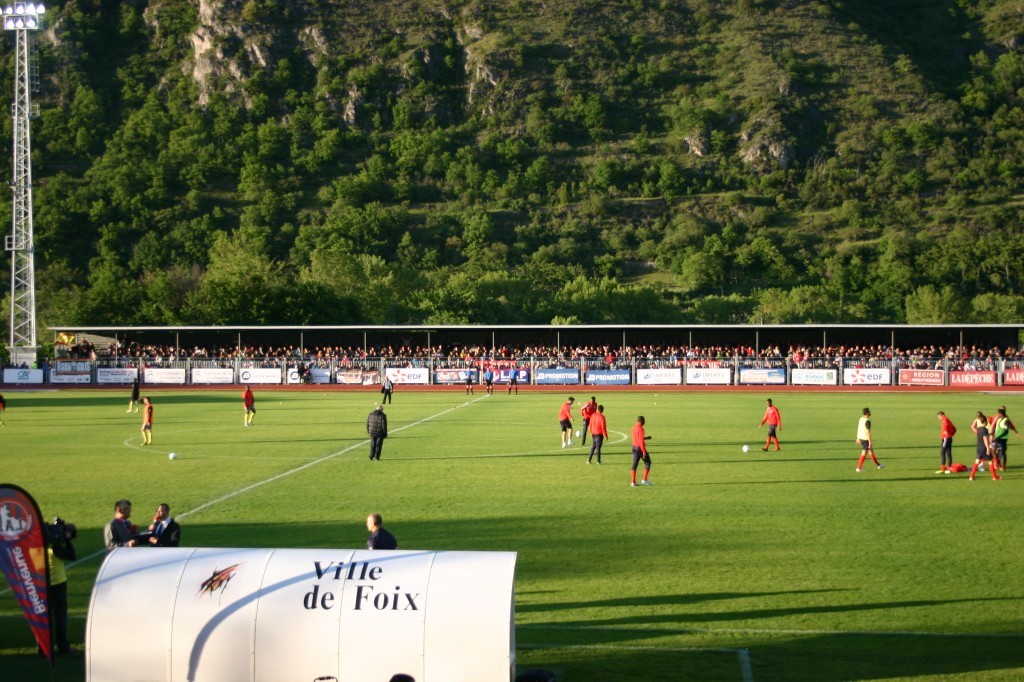 la pelouse du stade Fondère à Foix