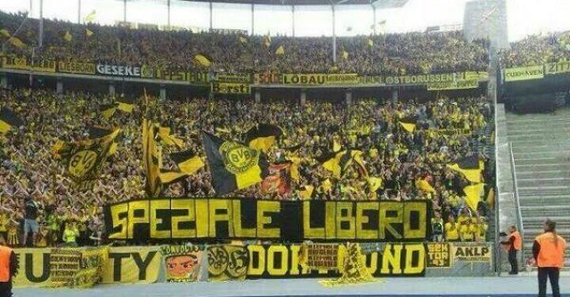 Ici les fans de Dortmund qui témoignent leur soutien à Speziale